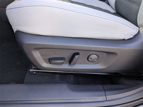 New 2025 Mitsubishi Outlander SE image 15