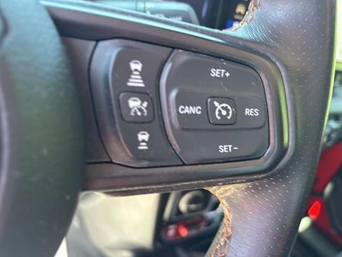 Used 2024 Jeep Gladiator Mojave AWD/4WD image 18