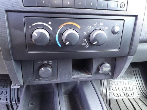 Used 2011 Dodge Dakota Big Horn image 23