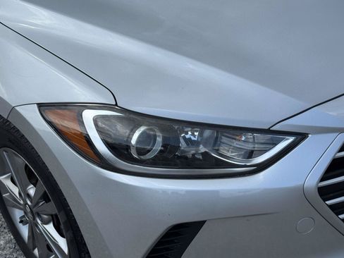 Used 2017 Hyundai Elantra SE FWD image 7