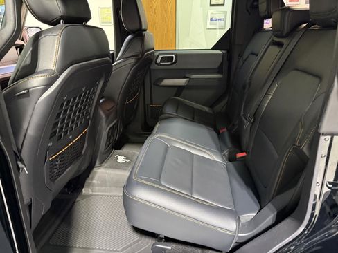 Used 2023 Ford Bronco Badlands image 16