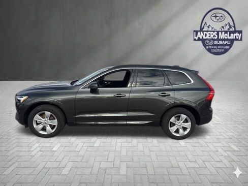 Used 2022 Volvo XC60 B5 Momentum image 4