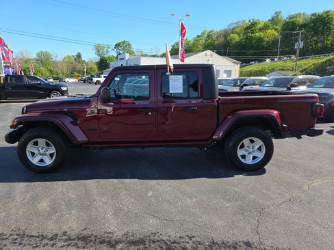 Certified 2022 Jeep Gladiator Sport AWD/4WD image 6