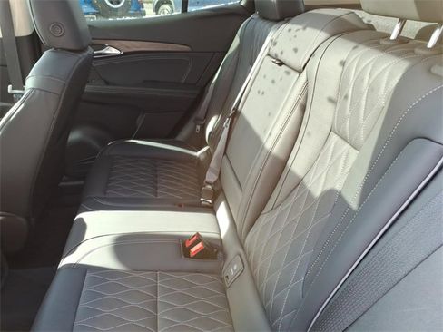 Used 2023 Buick Envision Avenir image 13