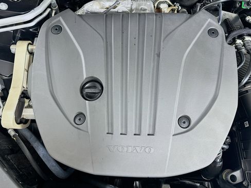 Used 2025 Volvo XC90 B5 Core w/ Protection Package image 36