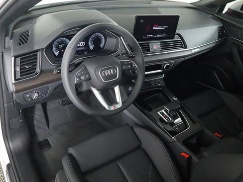 Used 2025 Audi Q5 e Premium Plus w/ Premium Plus Package image 10
