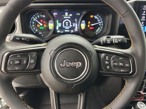 Used 2024 Jeep Wrangler Unlimited AWD/4WD image 14
