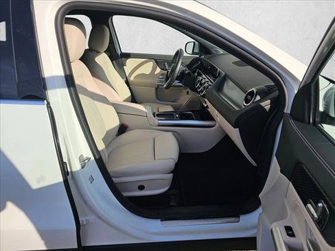 Used 2025 Mercedes-Benz GLA 250 4MATIC image 10