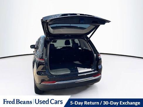 Used 2023 Jeep Grand Cherokee Limited AWD/4WD image 23