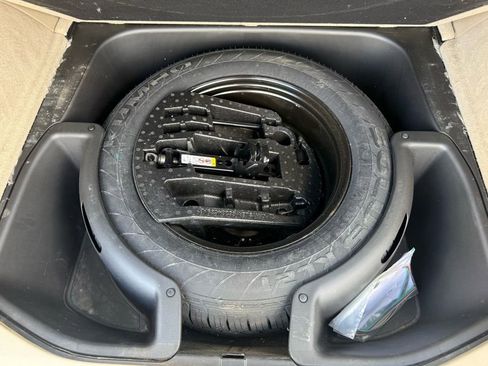 Used 2018 Jeep Grand Cherokee Overland image 32