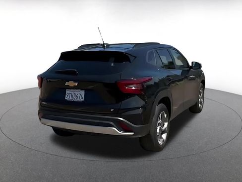 Used 2025 Chevrolet Trax LT w/ LT Convenience Package FWD image 12