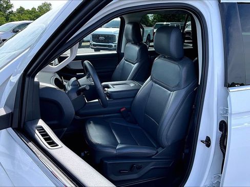 Used 2025 Ford Expedition Active AWD/4WD image 23