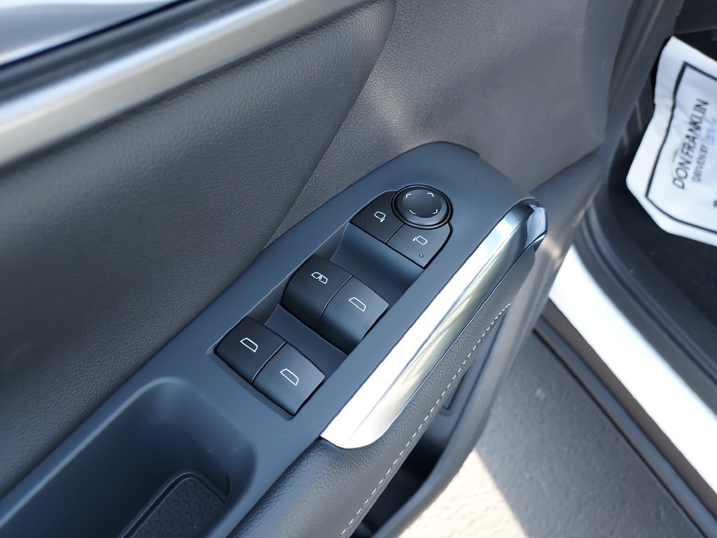 New 2027 Chevrolet Traverse LT FWD image 11