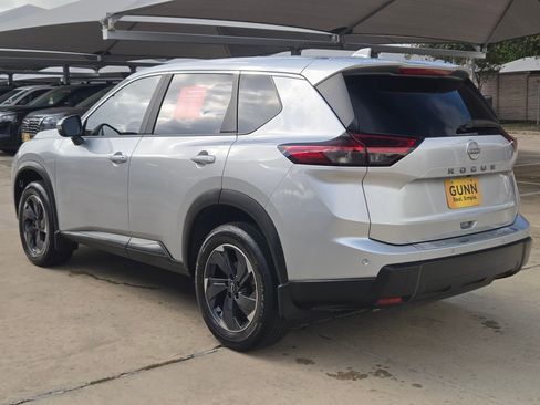 Certified 2025 Nissan Rogue SV FWD image 5