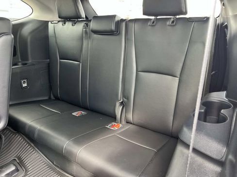 Used 2022 Toyota Highlander XLE image 19