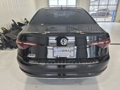 Used 2021 Volkswagen Jetta SE FWD image 4