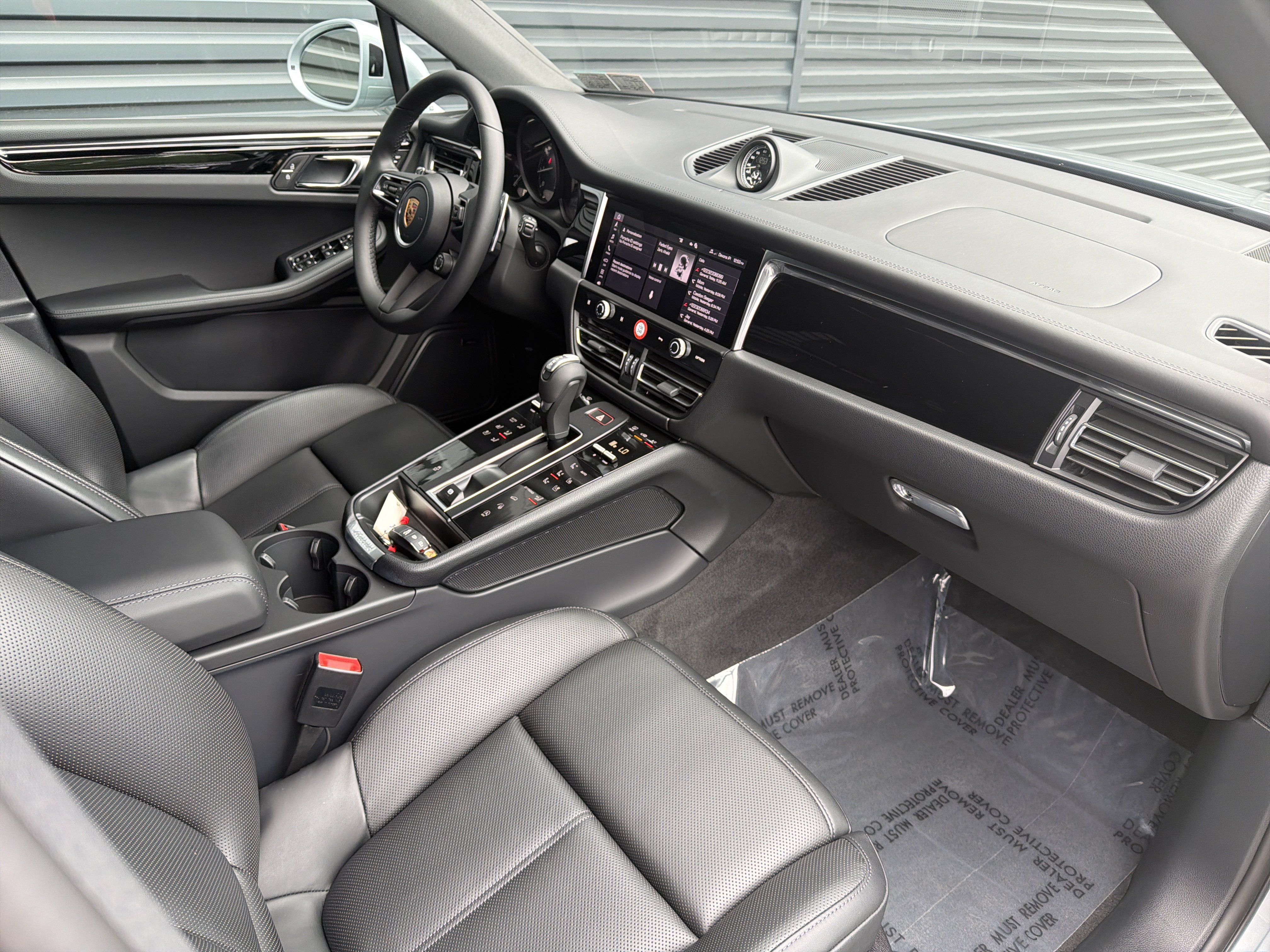 Certified 2026 Porsche Macan AWD/4WD image 21