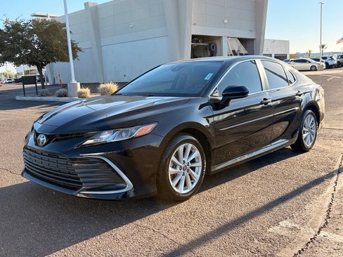 Used 2022 Toyota Camry LE w/ Carpet Mat Package (TMS) FWD image 2