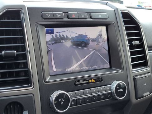 Used 2020 Ford Expedition XLT w/ Equipment Group 202A AWD/4WD image 21