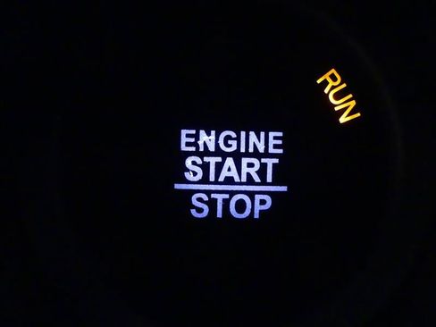 Used 2024 Chrysler Pacifica Touring-L FWD image 19
