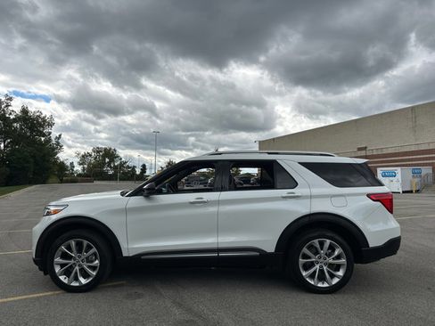 Used 2023 Ford Explorer Platinum image 5