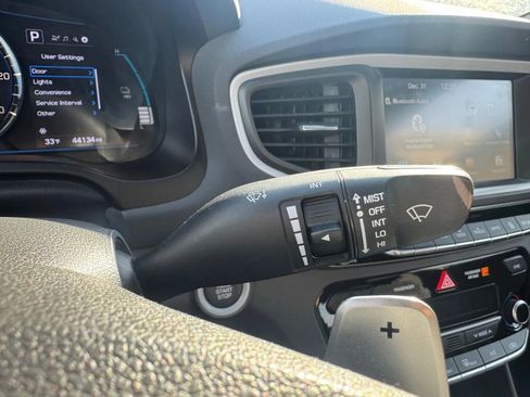 Used 2019 Hyundai Ioniq Plug-In Hybrid image 17