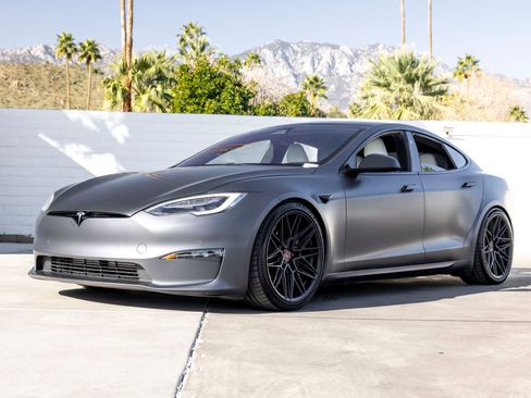 Used 2021 Tesla Model S Plaid image 1