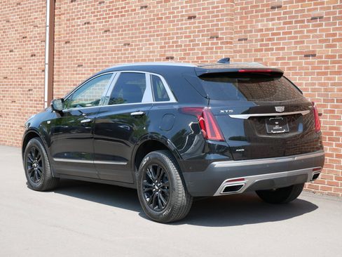 Used 2022 Cadillac XT5 Premium Luxury w/ Technology Package AWD/4WD image 3