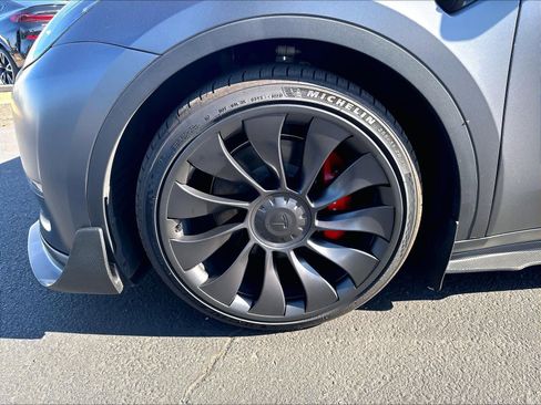 Used 2023 Tesla Model Y Performance AWD/4WD image 31