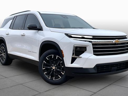 New 2026 Chevrolet Traverse LT w/ Sun and Wheel Package FWD image 3