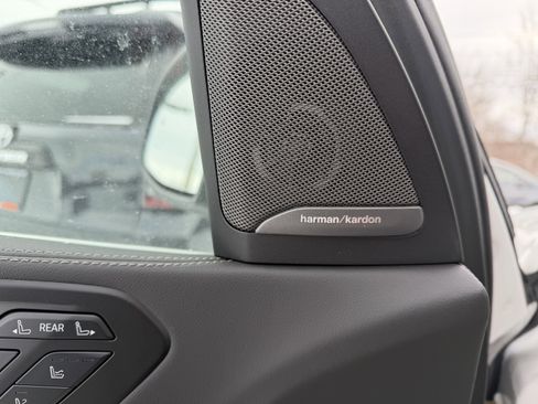 Used 2024 BMW X7 xDrive40i w/ Executive Package image 15