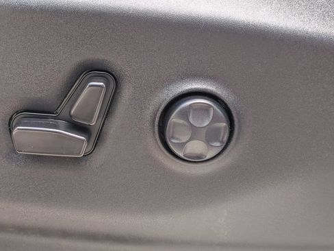 Used 2023 Chrysler Pacifica Touring-L FWD image 28