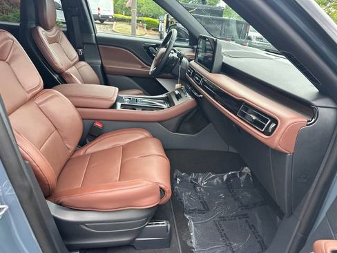 New 2026 Lincoln Aviator Reserve AWD/4WD image 13