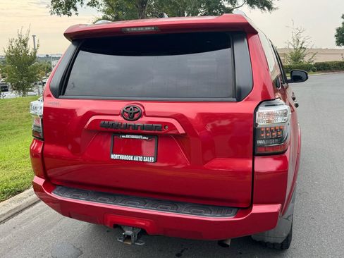 Used 2017 Toyota 4Runner SR5 RWD image 33