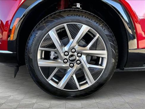 New 2026 Cadillac Optiq Luxury 1 image 13