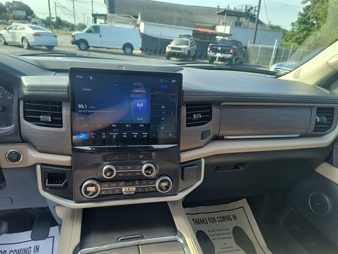 Used 2022 Ford Expedition Max Limited AWD/4WD image 15