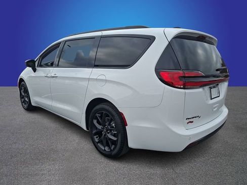 New 2026 Chrysler Pacifica Select w/ S Appearance Package FWD image 4