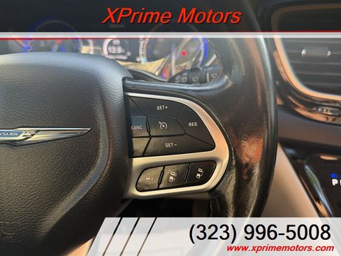 Used 2019 Chrysler Pacifica Touring-L w/ Advanced Safetytec Group FWD image 24