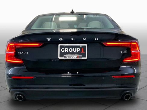 Used 2019 Volvo S60 T5 Momentum w/ Multimedia Package FWD image 4