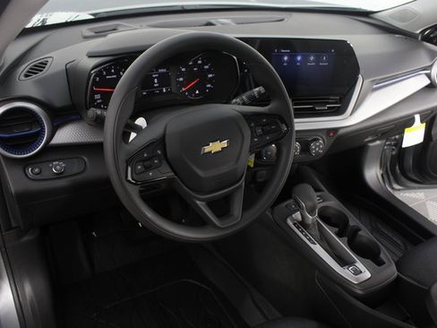 New 2026 Chevrolet Trax LS image 9