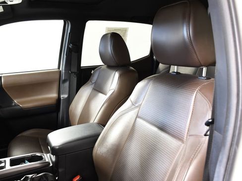 Used 2017 Toyota Tacoma Limited w/ Tow Package image 17