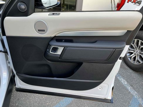 Used 2020 Land Rover Discovery Landmark image 63