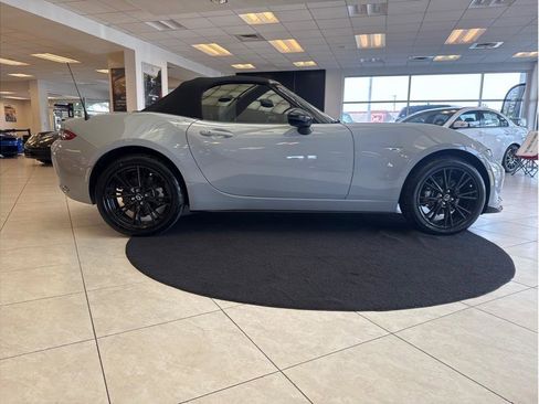 Used 2024 MAZDA MX-5 Miata Club RWD image 5