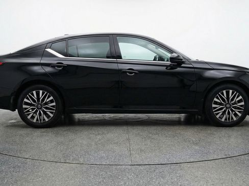 Used 2025 Nissan Altima 2.5 SV image 9