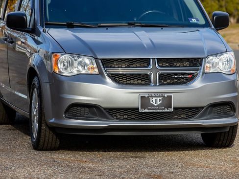 Used 2019 Dodge Grand Caravan SE image 6