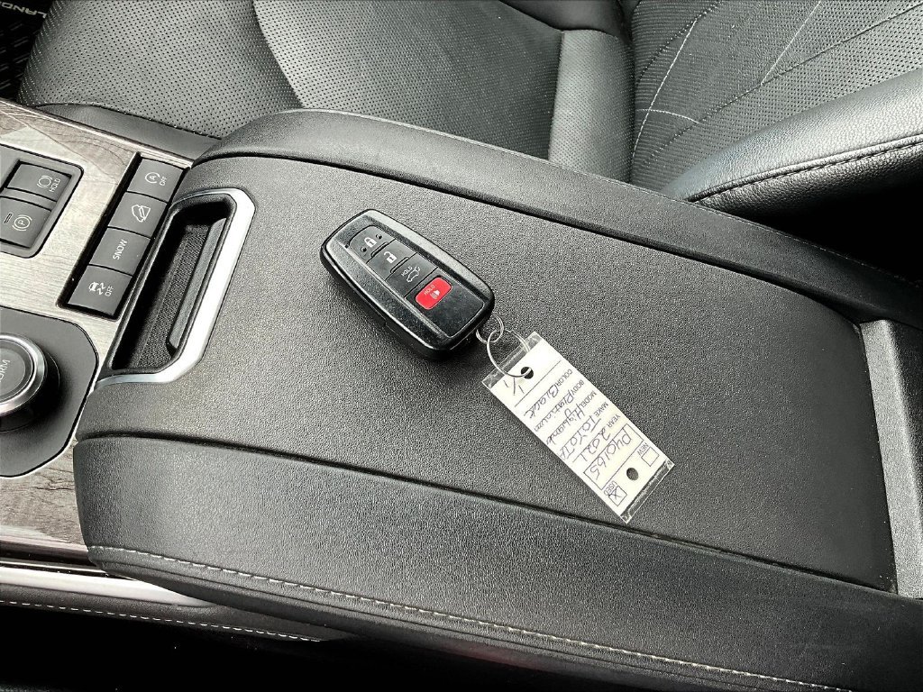 Used 2021 Toyota Highlander Limited AWD/4WD image 38