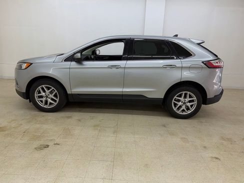 Used 2023 Ford Edge SEL w/ Convenience Package AWD/4WD image 2