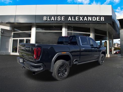 Used 2023 GMC Sierra 2500 Denali w/ Denali Black Diamond Edition image 3