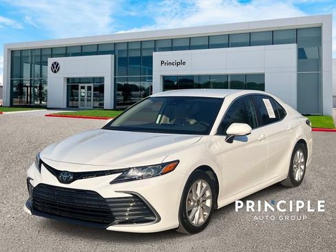 Used 2023 Toyota Camry LE FWD image 1