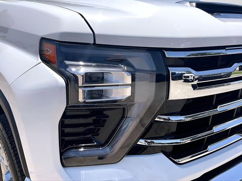 Used 2026 Chevrolet Silverado 2500 LTZ AWD/4WD image 33